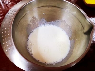 牛奶、蛋黃、白糖與紅糖 家庭簡(jiǎn)易蛋撻液配方全解析